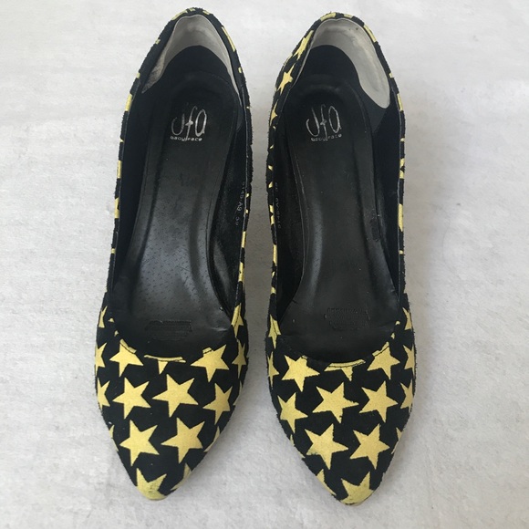 Black suede yellow stars pointy kitten heels pumps - Picture 3 of 5